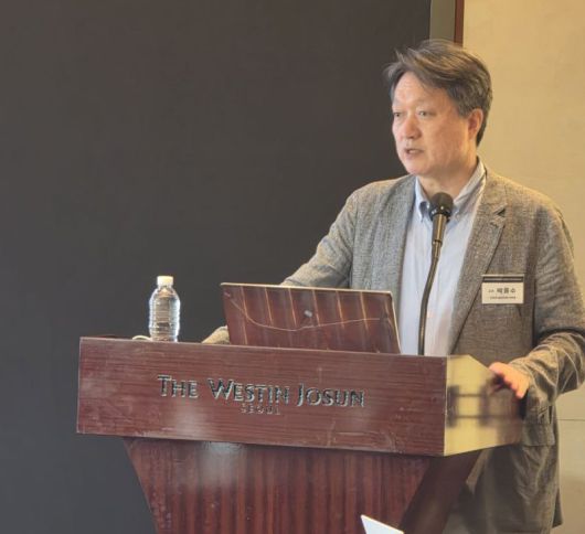 박종수 고려대 법학전문대학원 교수가 21일 웨스틴조선호텔에서 개최된 한국데이터법정책학회 세미나에서 '해킹 및 개인정보 유출의 법적 이슈와 과제'를 주제로 발표하고 있다. 한국데이터법정책학회 제공