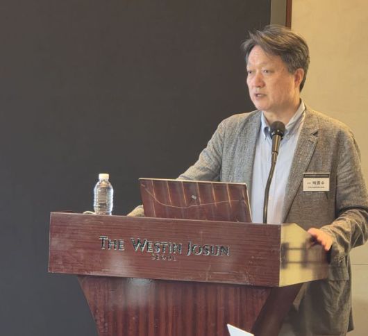 박종수 고려대 법학전문대학원 교수가 21일 웨스틴조선호텔에서 개최된 한국데이터법정책학회 세미나에서 '해킹 및 개인정보 유출의 법적 이슈와 과제'를 주제로 발표하고 있다. 한국데이터법정책학회 제공