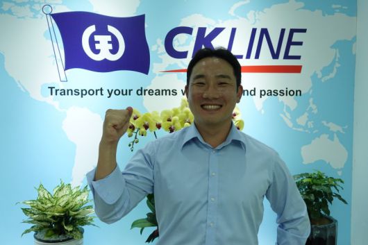 정석우 천경해운 베트남 법인장이 21일 파이낸셜뉴스와 인터뷰를 한 뒤 포즈를 취하고 있다. 사진=강구귀 기자