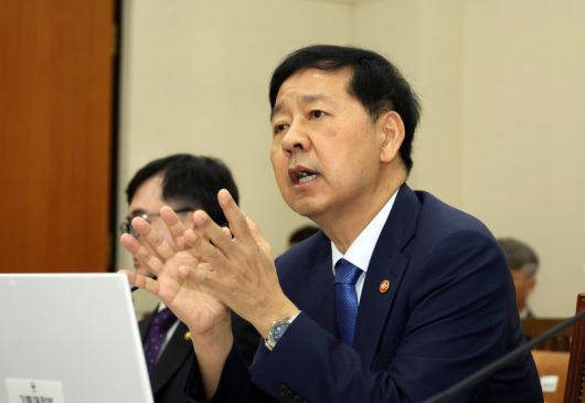 구윤철 경제부총리 겸 기획재정부 장관이 지난 6일 서울 여의도 국회에서 열린 기획재정위원회 전체회의에서 조승래 더불어민주당 의원 질의에 답하고 있다. /사진=뉴시스