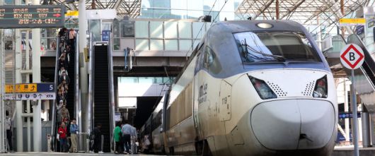 서울역에서 탑승객들이 오가고 있다. 뉴시스