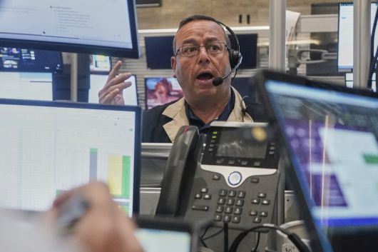 뉴욕 증시 3대 지수가 25일(현지시간) 일제히 하락했다. 엔비디아가 이날 1% 상승했지만 시장을 상승세로 이끄는 데는 실패했다. AP 연합