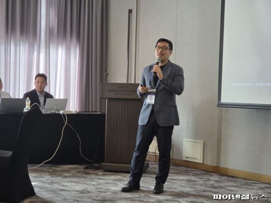 이정수 플리토 대표가 28일 오전 서울 강남구 그랜드 인터컨티넨탈 파르나스에서 열린 창립 13주년 ‘플리토 퍼스트 미디어 인사이트 데이'에서 발표하고 있다. 사진=박성현 기자