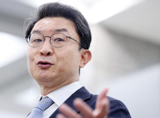 이억원 금융위원장 후보자가 지난 14일 오전 서울 중구 예금보험공사에 마련된 인사청문회 준비 사무실로 출근하며 지명 소회를 밝히고 있다. 뉴스1 제공.