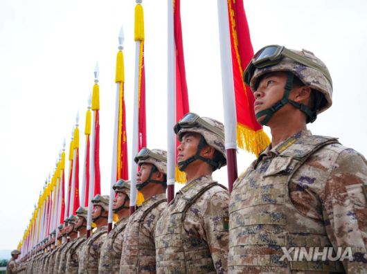 중국군 병사들이 다음달 3일 베이징에서 열릴 전승절 행사를 위해 예행 연습을 하고 있다. 연합뉴스