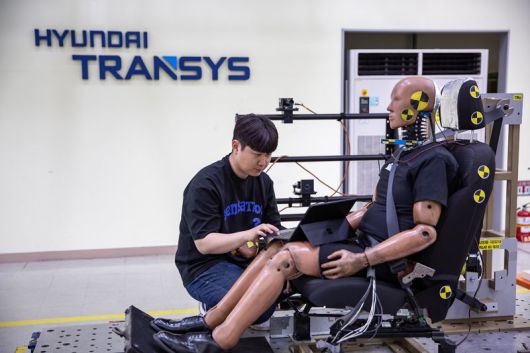 현대트랜시스 시트 충돌 시험 현장. 사진=현대트랜시스
