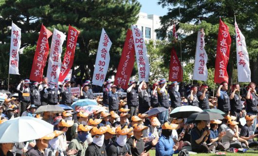 3일 울산시 북구 현대자동차 울산공장 본관 앞에서 현대차 노조의 총파업 결의대회가 열리고 있다. /사진=연합뉴스