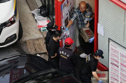 3일 서울 관악구 한 식당에서 칼부림 사건이 발생, 경찰이 조사하고 있다. 연합뉴스