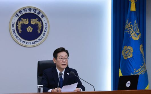 이재명 대통령이 4일 서울 용산 대통령실 청사에서 열린 제9차 수석·보좌관 회의에서 발언하고 있다. 뉴시스