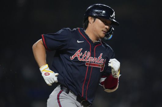 애틀랜타 브레이브스의 김하성이 3일(현지 시간) 미 일리노이주 시카고의 리글리 필드에서 열린 2025 메이저리그 시카고 컵스와 경기 7회 초 3점 홈런을 친 후 베이스를 돌고 있다.뉴시스