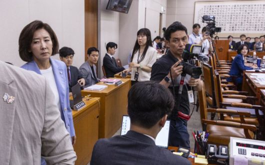 5일 국회에서 열린 법제사법위원회 법안심사1소위원회 검찰 개혁 입법청문회에서 국민의힘 법사위원들이 퇴장하고 있다. 연합뉴스