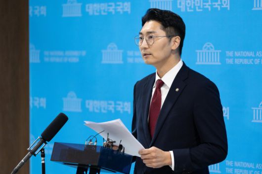 박준태 국민의힘 당 대표 비서실장이 5일 서울 여의도 국회 소통관에서 여·야 대표와 대통령과의 회동에 관해 브리핑하고 있다.뉴스1