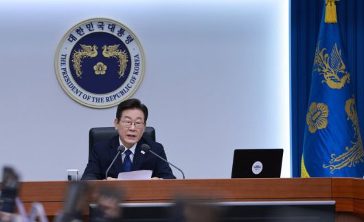 이재명 대통령이 4일 서울 용산 대통령실 청사에서 열린 제9차 수석·보좌관 회의에서 발언하고 있다. 뉴시스