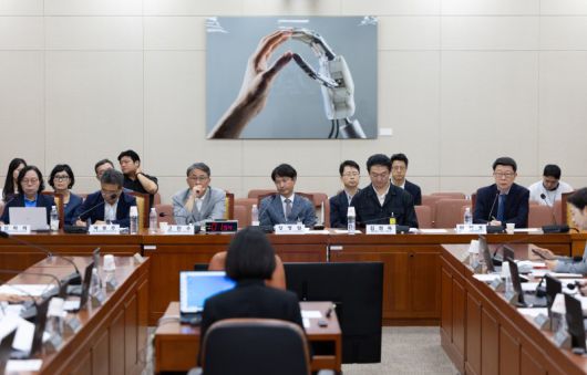 5일 오전 서울 여의도 국회에서 제429회 국회(정기회) 과학기술정보방송통신위원회 방송 미디어 통신 거버넌스 개편 공청회가 진행되는 모습. 뉴스1