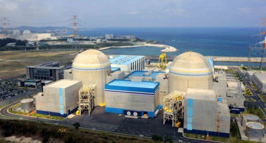 신고리 1호기(오른쪽)와 2호기. 뉴시스