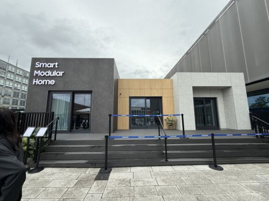 독일 베를린에서 진행되는 IFA 2025 전시장에 삼성전자가 AI 홈 기술을 기반으로 한 '스마트 모듈러 홈 솔루션' 체험관을 마련했다. 사진=임수빈 기자