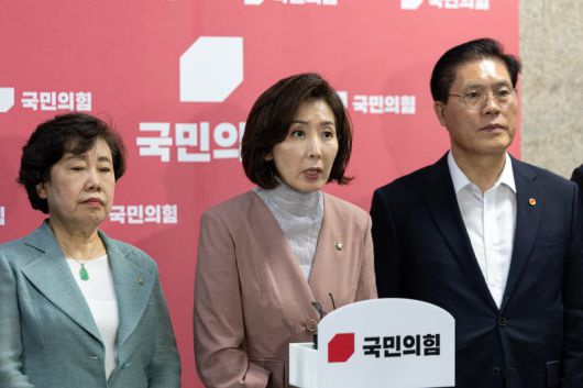 나경원 국민의힘 법제사법위원을 비롯한 위원들이 9일 서울 여의도 국회에서 현안 관련 기자회견을 하고 있다. 뉴스1