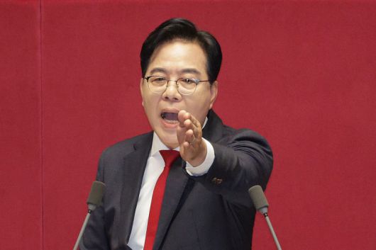 송언석 국민의힘 원내대표가 10일 오전 서울 여의도 국회에서 열린 제429회국회(정기회) 제3차 본회의에서 국정에 관한 교섭단체 대표연설을 하고 있다. 뉴스1