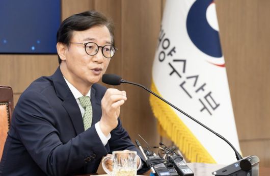 전재수 해양수산부 장관이 11일 정부세종청사에서 열린 기자간담회에서 질문에 답변하고 있다. 연합뉴스