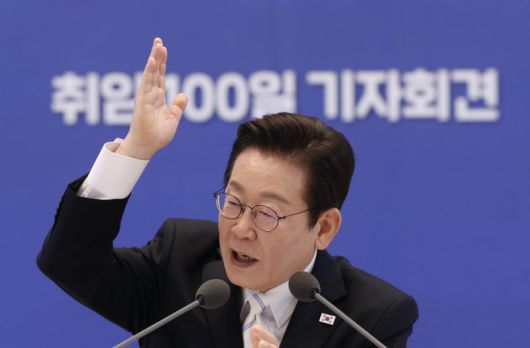 이재명 대통령이 11일 청와대 영빈관에서 열린 취임 100일 기자회견 '회복을 위한 100일, 미래를 위한 성장'에서 발언하고 있다. 대통령실통신사진기자단