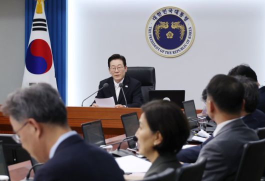 이재명 대통령이 11일 용산 대통령실에서 열린 제10차 수석·보좌관 회의에서 발언하고 있다. 연합뉴스