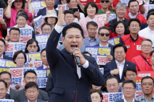 장동혁 국민의힘 대표가 12일 오후 서울 여의도 국회에서 열린 야당탄압 독재정치 규탄대회에서 발언하고 있다. 2025.9.12/뉴스1 ⓒ News1 신웅수 기자 /사진=뉴스1