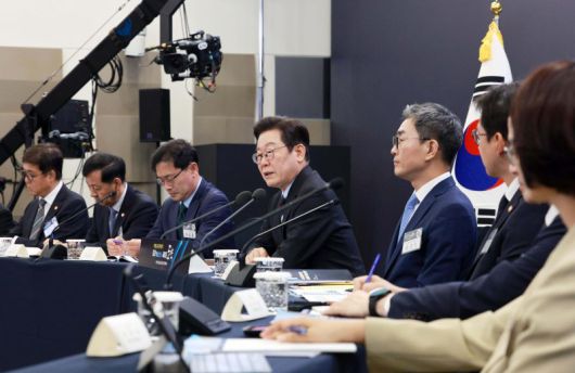 이재명 대통령이 15일 서울 성북구 한국과학기술연구원(KIST)에서 열린 제1차 핵심규제 합리화 전략회의에서 발언하고 있다. 사진=뉴시스