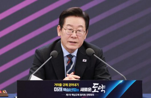 이재명 대통령이 15일 서울 성북구 한국과학기술연구원(KIST)에서 열린 제1차 핵심규제 합리화 전략회의에서 마무리 발언을 하고 있다. 사진=뉴시스