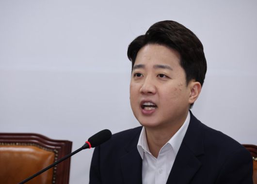 [서울=뉴시스] 김금보 기자 = 이준석 개혁신당 대표가 15일 오전 서울 여의도 국회에서 열린 최고위원회의에서 발언을 하고 있다. 2025.09.15. kgb@newsis.com /사진=뉴시스