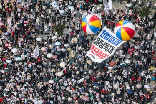 21일 오후 대구 동구 동대구역 광장에서 장동혁 국민의힘 대표를 비롯한 지도부가 참석한 가운데 야당탄압·독재정치 국민 규탄대회가 열리고 있다. 뉴스1화상