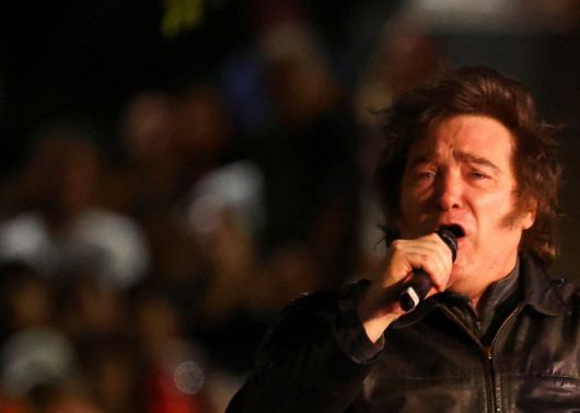 하비에르 밀레이 아르헨티나 대통령이 19일(현지시간) 코르도바에서 10월 중간선거 지원유세에 나서 연설하고 있다. 로이터 연합