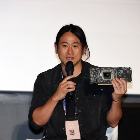 지난 25일 서울 송파구 롯데월드타워 롯데시네마에서 파이낸셜뉴스와 과학기술정보통신부가 공동주최한 'AI World 2025'에서 백준호 퓨리오사AI 대표(맨위 사진)과 이활석 업스테이지 CTO 및 공동창업자가 기조대담에서 각각 발언하고 있다. 사진=박범준 기자