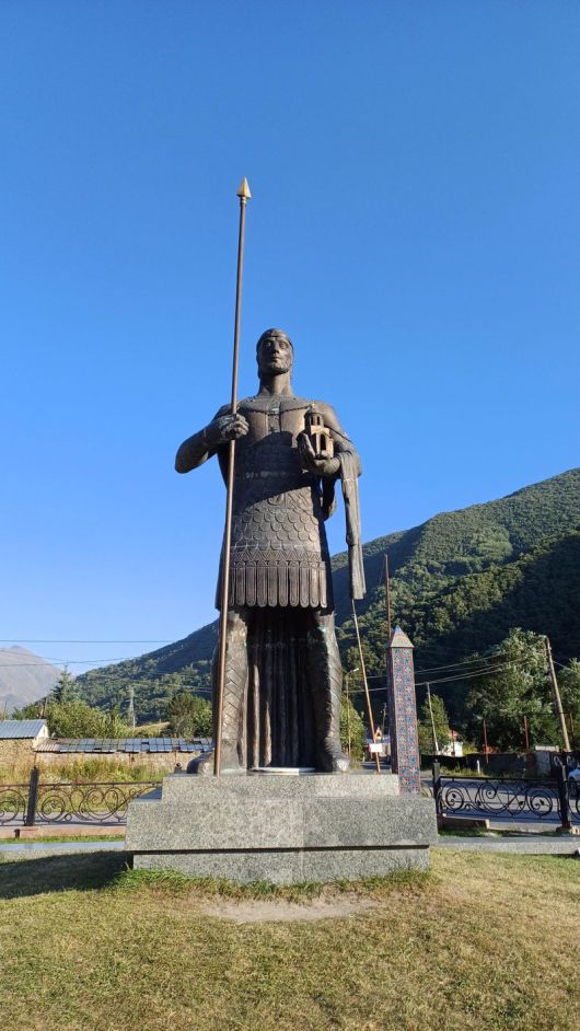 스노 마을의 동상.