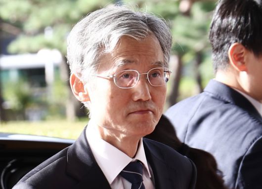 조희대 대법원장이 15일 오전 서울 서초구 대법원으로 출근하고 있다. 뉴스1