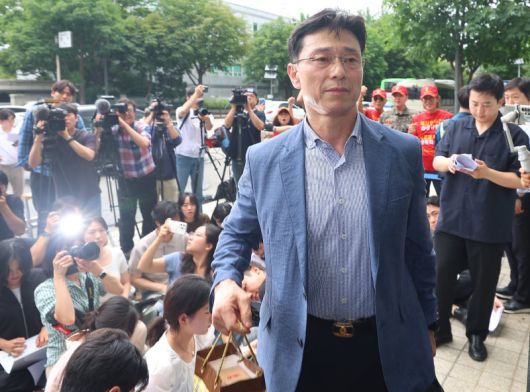 채수근 해병 순직 사건 관련 구명 로비 의혹을 받는 임성근 전 해병대 1사단장이 2일 오후 서울 서초구 서초중앙로 순직해병 특별검사팀으로 소환 조사에 출석하고 있다. (공동취재) 2025.7.2/뉴스1 ⓒ News1 박정호 기자 /사진=뉴스1