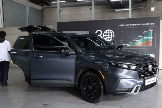 ‘2025 혼다데이 라이드 앤 드라이브'가 혼다코리아 주최로 지난 25일 경기 용인 에버랜드 스피드웨이에서 열렸다. CR-V 30주년 기념 전시존 모습. 사진=서동일 기자