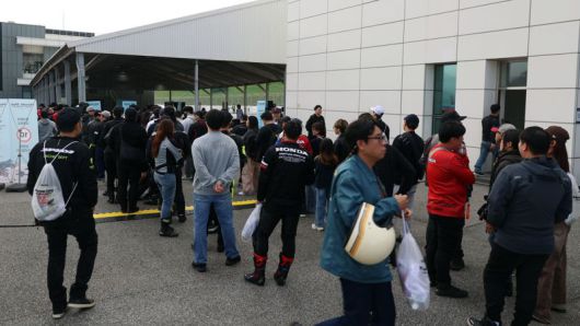 ‘2025 혼다데이 라이드 앤 드라이브'가 혼다코리아 주최로 지난 25일 경기 용인 에버랜드 스피드웨이에서 열렸다. 혼다 자동차와 모터사이클 고객들이 부스를 돌아보며 이벤트에 참가하고 있다. 사진=서동일 기자