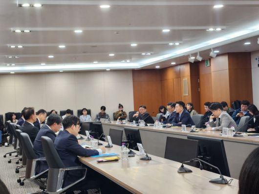 30일 서울 여의도 한국거래소에서 '코스피 5,000시대 도약을 위한 시장전문가 간담회'가 진행 중이다. 사진=임상혁 기자