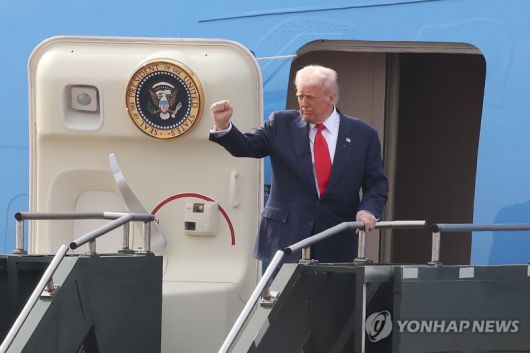 방한 일정 마치고 출국하는 도널드 트럼프 대통령. 사진=연합뉴스