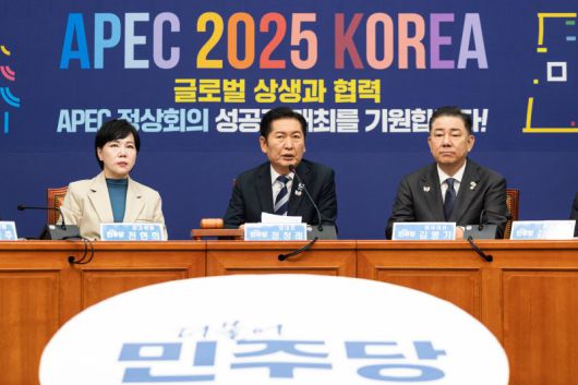 정청래 더불어민주당 대표가 31일 서울 여의도 국회에서 열린 최고위원회의에서 모두발언하고 있다. 뉴스1