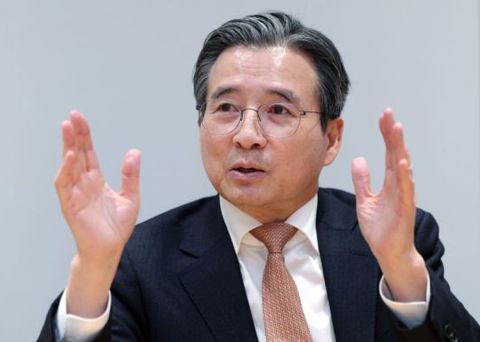 김용범 대통령실 정책실장이 3일 용산 대통령실에서 경제지 공동인터뷰를 진행하고 있다.