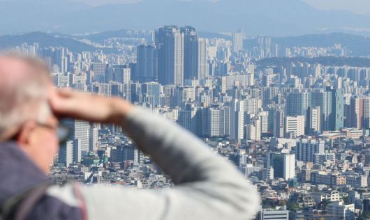 서울 남산타워에서 바라본 시내 아파트단지 모습. 뉴시스