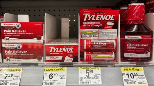 지난달 22일 미국 텍사스주 휴스턴의 한 약국에서 촬영된 다양한 타이레놀 제품들.AFP연합뉴스