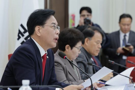 송언석 국민의힘 원내대표가 2일 서울 여의도 국회에서 열린 대미투자특별법 점검 상임위원장·간사단회의에서 발언하고 있다. 뉴스1