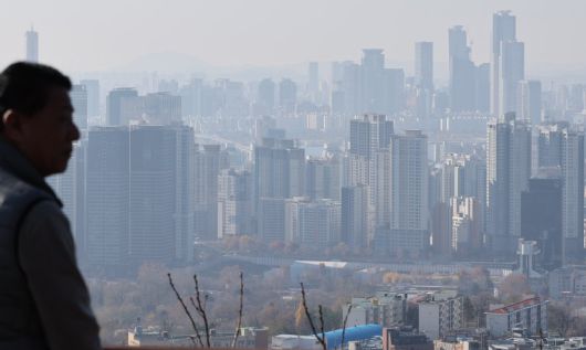 1일 서울 남산에서 바라본 아파트 단지의 모습 연합뉴스