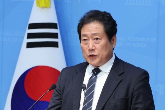 유동철 민주당 부산 수영구 지역위원장. 뉴스1