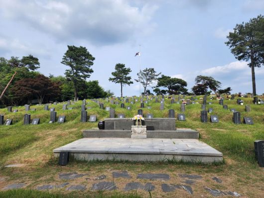 광주광역시는 5·18민주화운동 대표 사적지인 '5·18 구묘지'<사진>와 '옛 광주적십자병원'에 대한 보존·활용 사업 관련 국비를 사적지 지정 28년만에 처음 지원받게 됐다고 9일 밝혔다. 광주광역시 제공