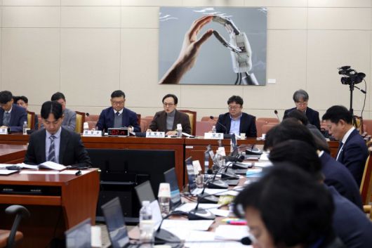 조영기 한국인터넷기업협회 사무총장(왼쪽 네번째)이 9일 오전 서울 여의도 국회 과학기술정보방송통신위원회에서 열린 AI제정법 관련 입법공청에서 발언을 하고 있다. 뉴시스