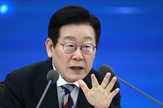 이재명 대통령이 18일 서울 용산구 국방부에서 열린 국방부·국가보훈부 업무보고에서 발언하고 있다. 사진=뉴시스