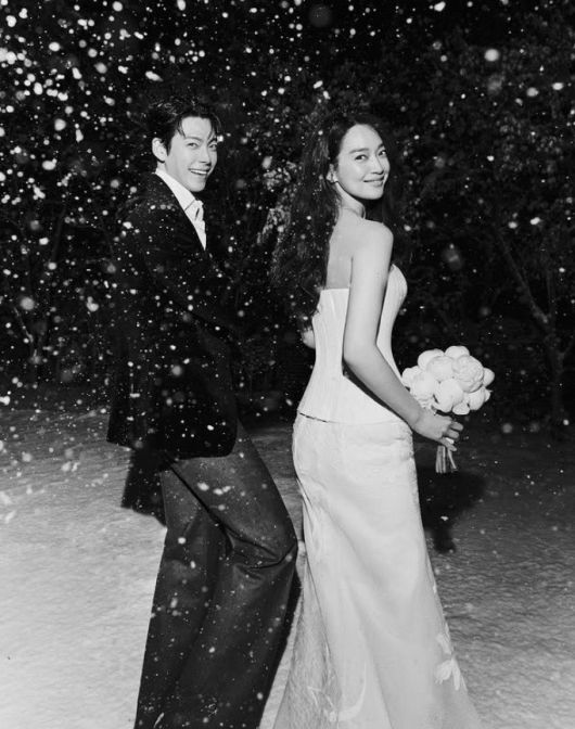 배우 신민아, 김우빈 웨딩 화보 / 사진=에이엠엔터테인먼트 /사진=뉴스1